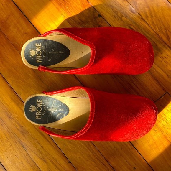 Vintage Red Clogs - Picture 2 of 3